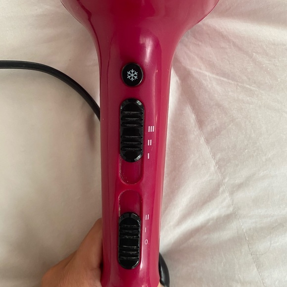 Pink hair dryer - Picture 2 of 4